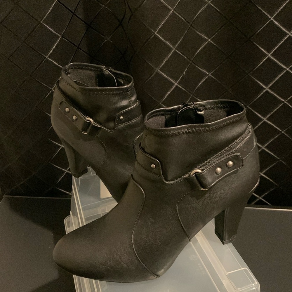 NICKELS Women’s Ankle Bootie Heels